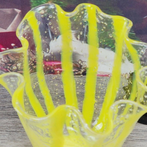 Handkerchief Vase ART GLASS Yellow Striped Ruffled 4.75" Bubbles Gorgeous Design - Picture 7 of 12